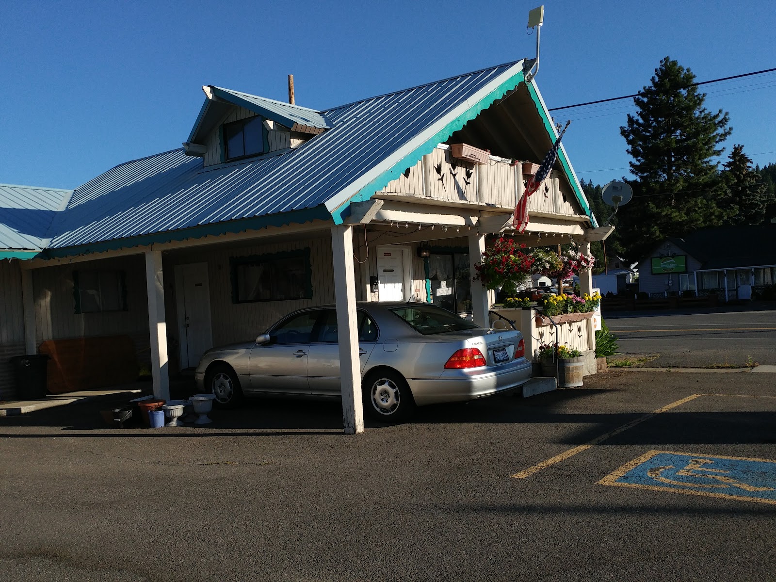 Alpine Lakes Chalet Motel gallery 1