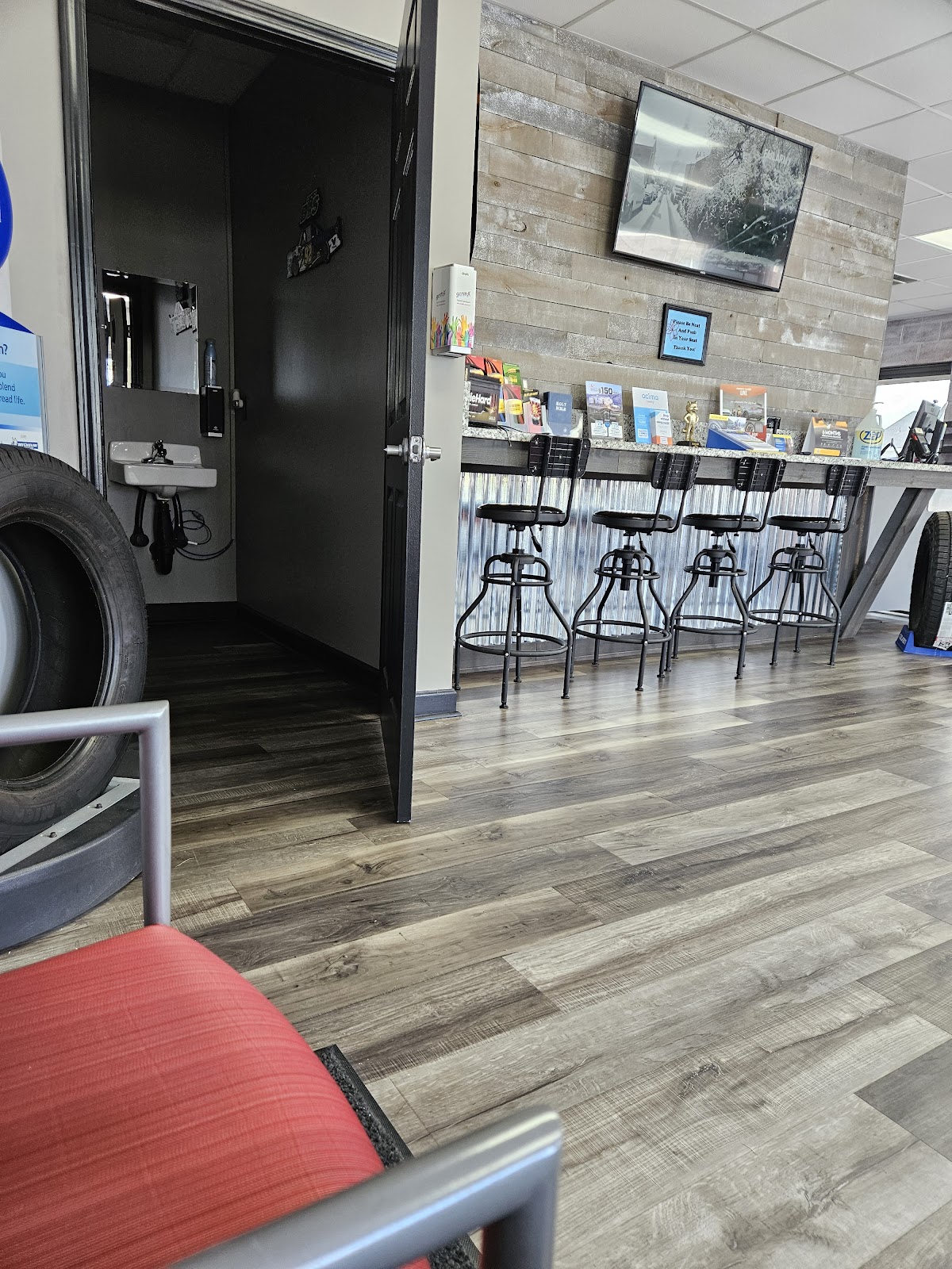 Black's Tire & Auto Service gallery 5