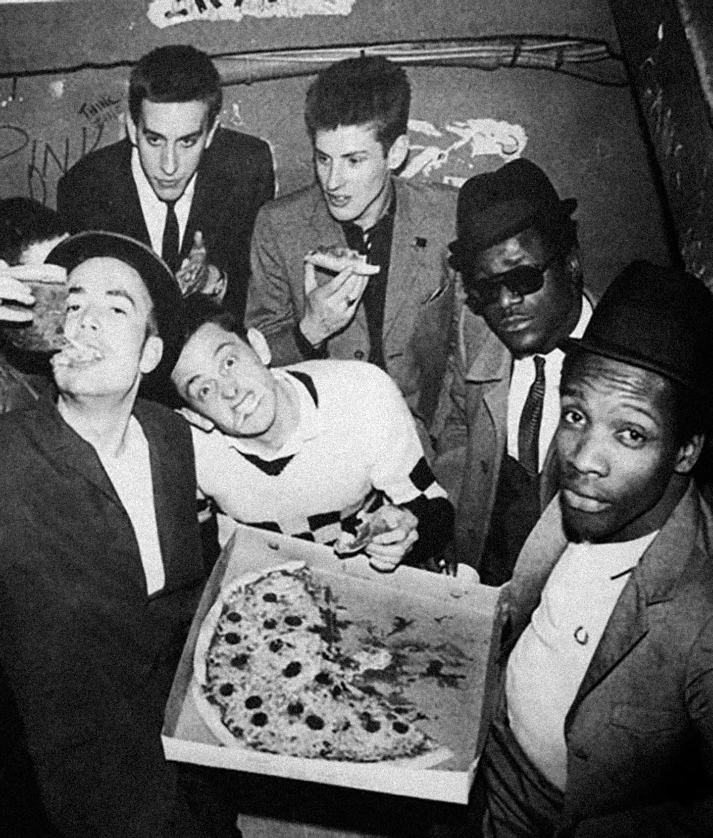Danny Boy's Famous Original Pizza gallery 3