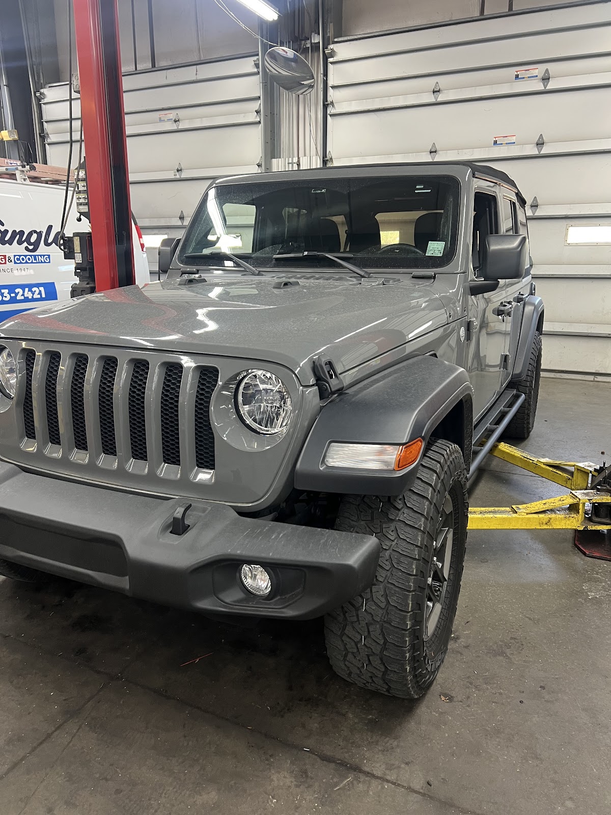 Don Lee's Tire & Auto gallery 4