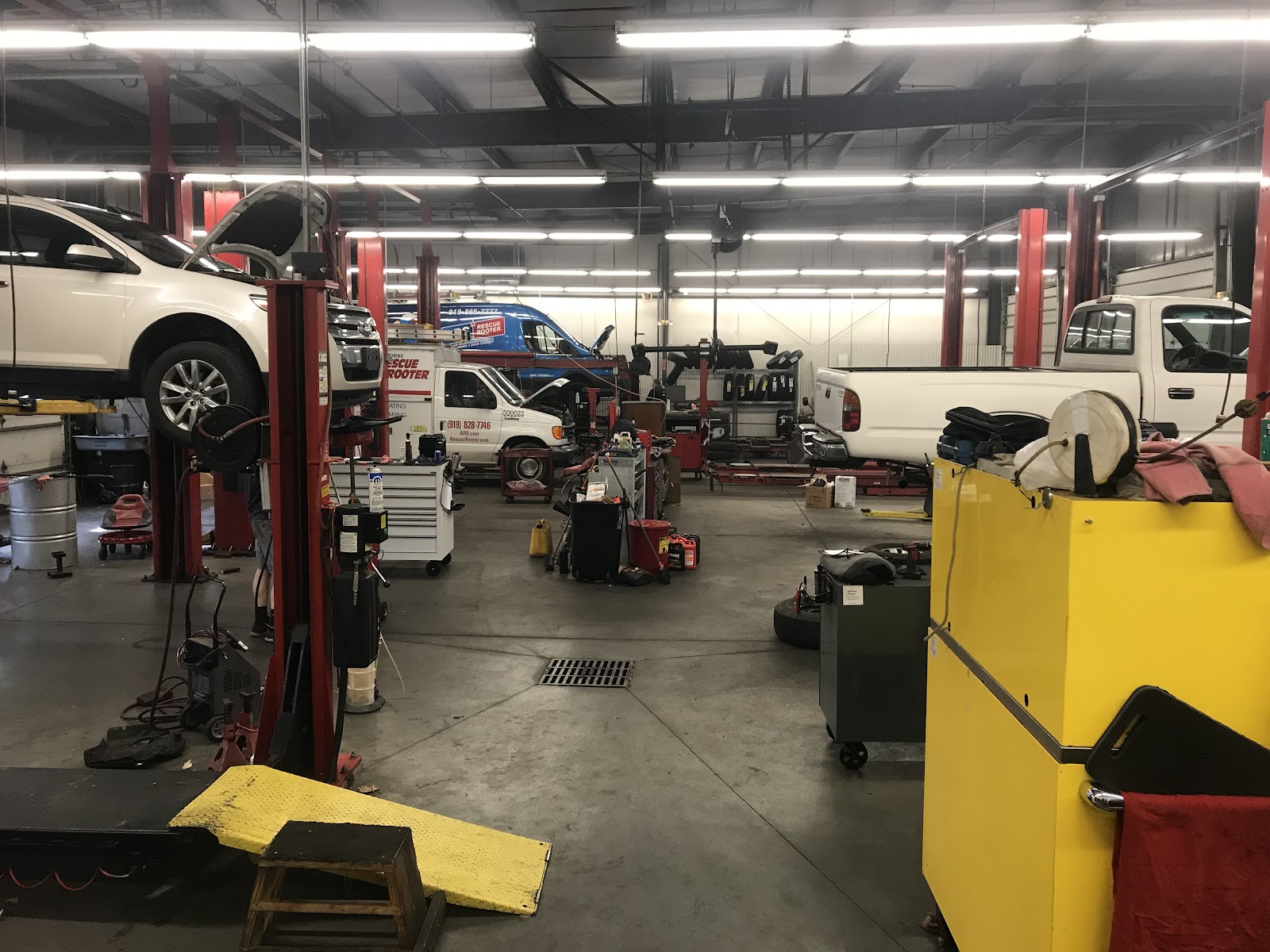 Don Lee's Tire & Auto gallery 6