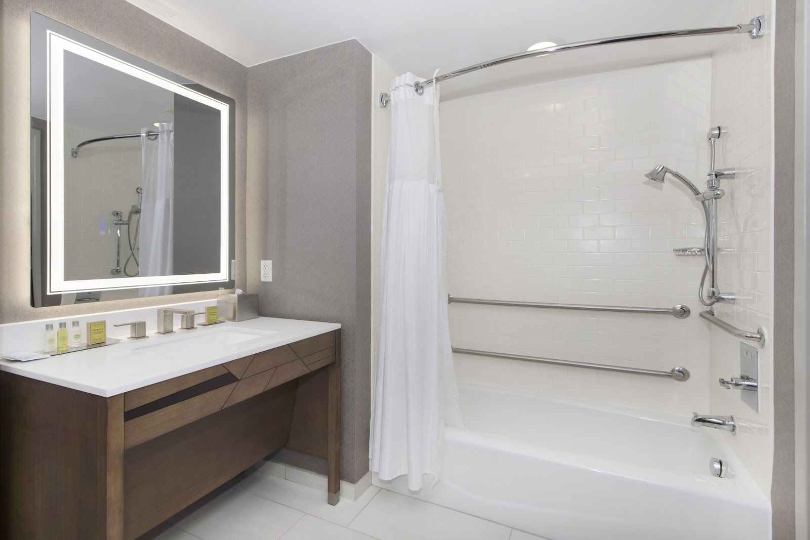 DoubleTree by Hilton Hotel Raleigh - Cary gallery 4