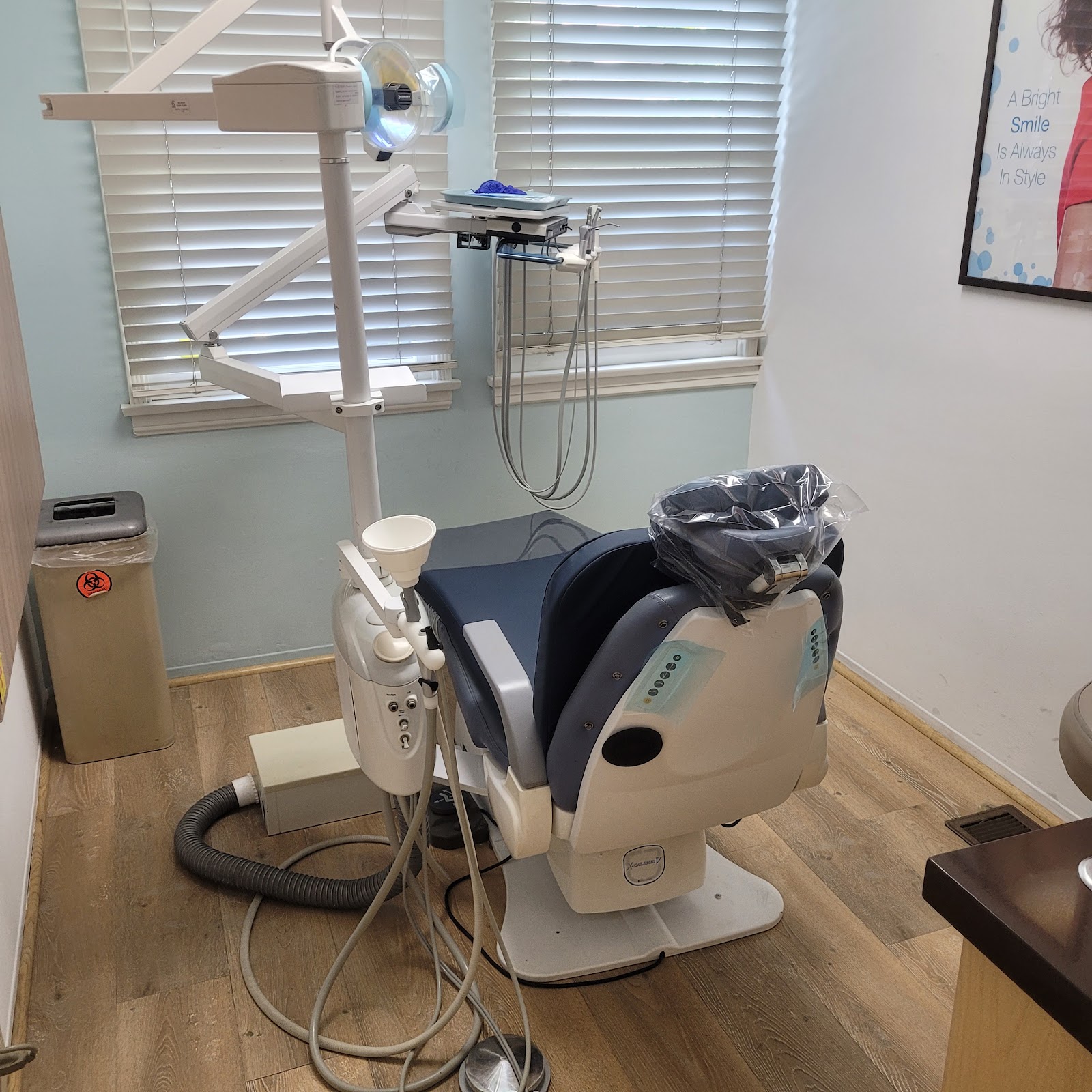 Dr. Sam Lavi Cosmetic and Implant Dentistry gallery 4