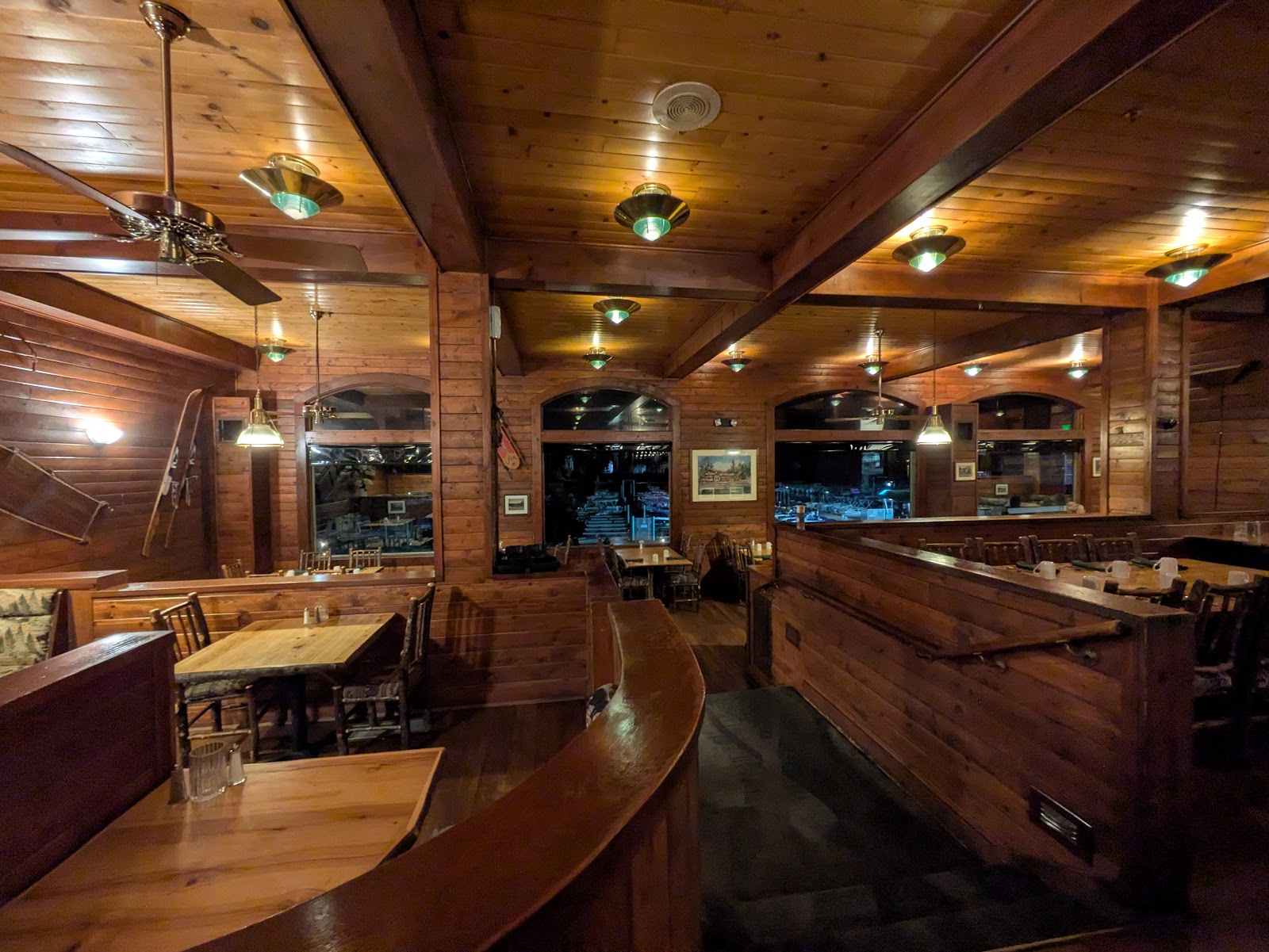 Ducey's On the Lake & Ducey's Bar & Grill gallery 5
