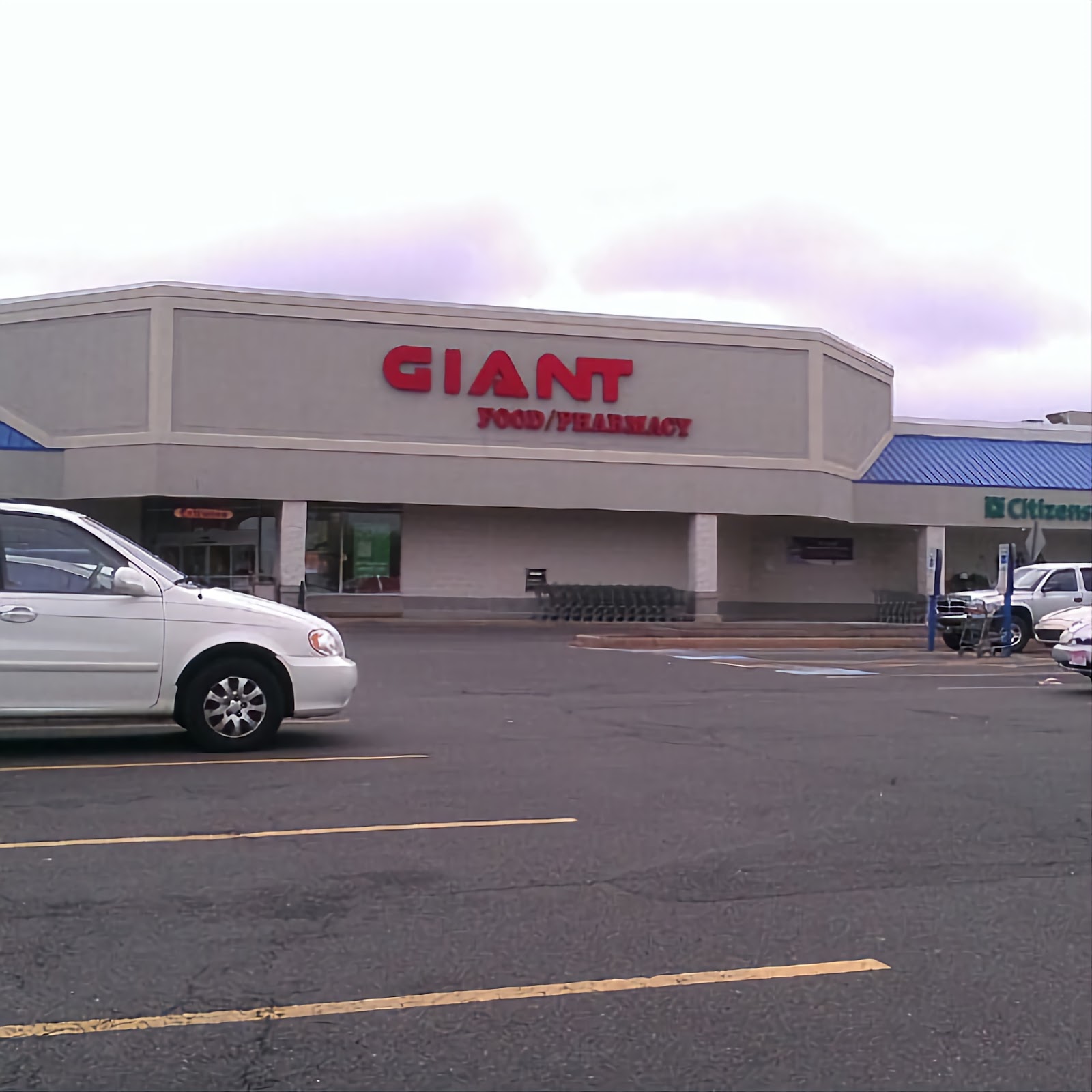 GIANT Pharmacy gallery 2