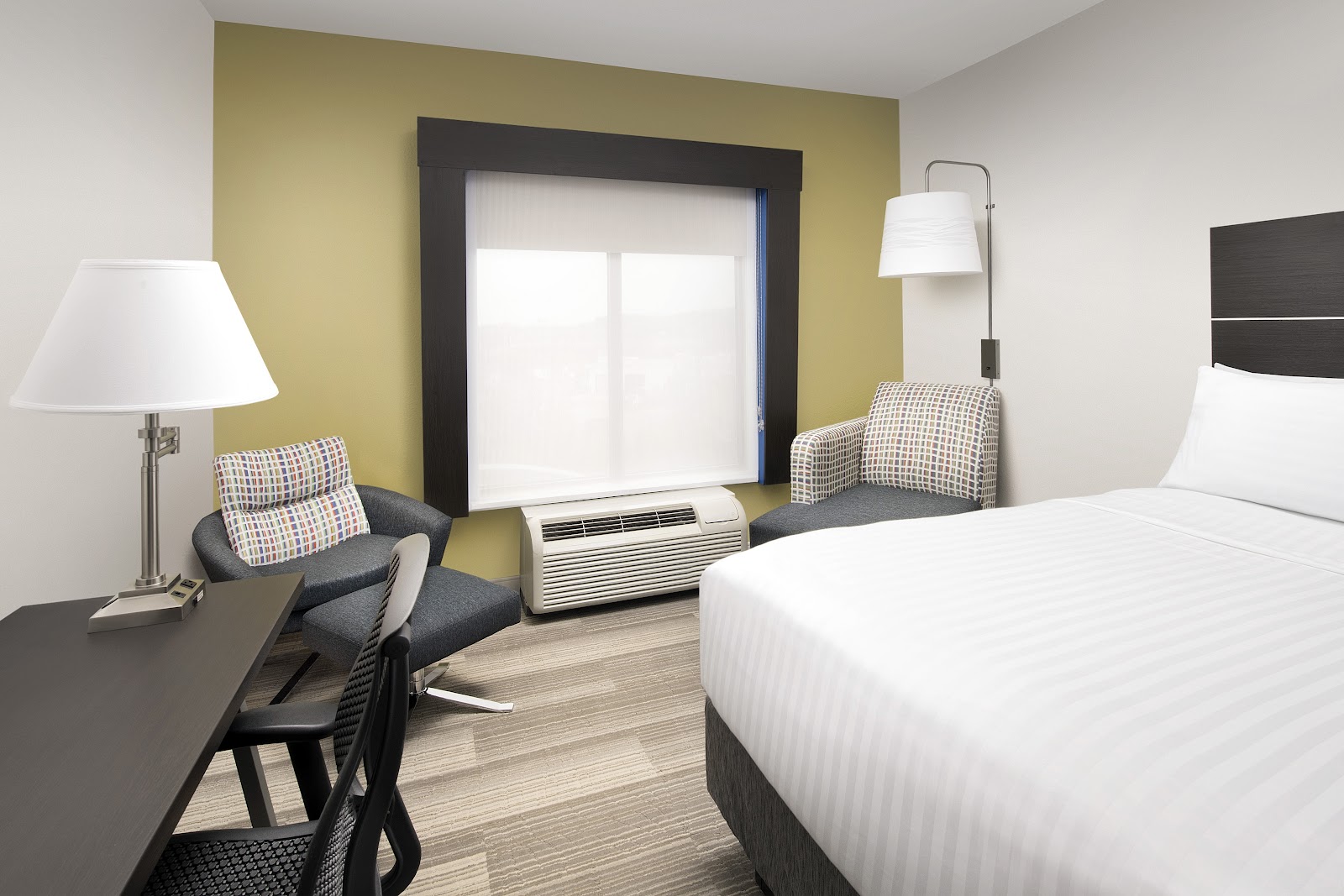 Holiday Inn Express & Suites Burlington - Mount Holly by IHG gallery 2