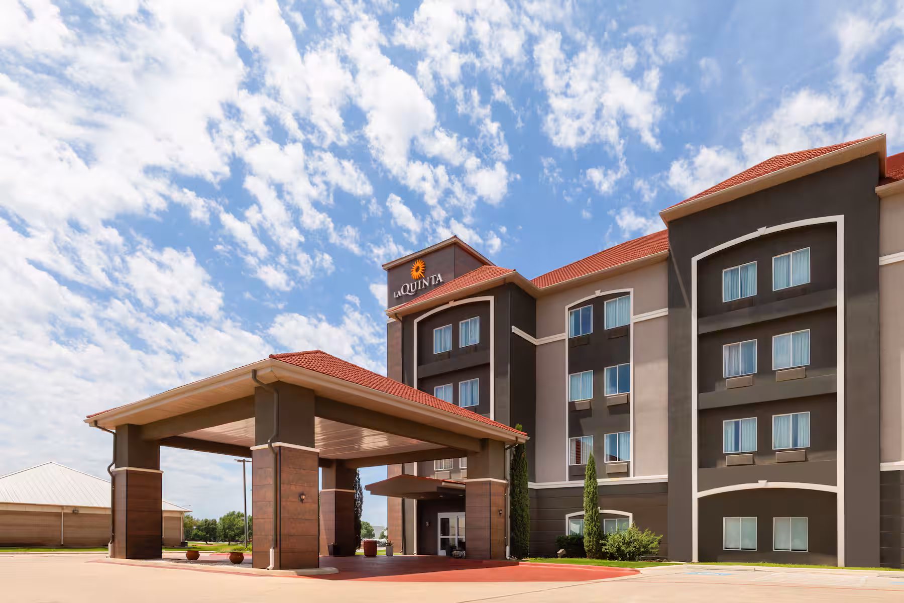 La Quinta Inn & Suites by Wyndham Brownwood gallery 1