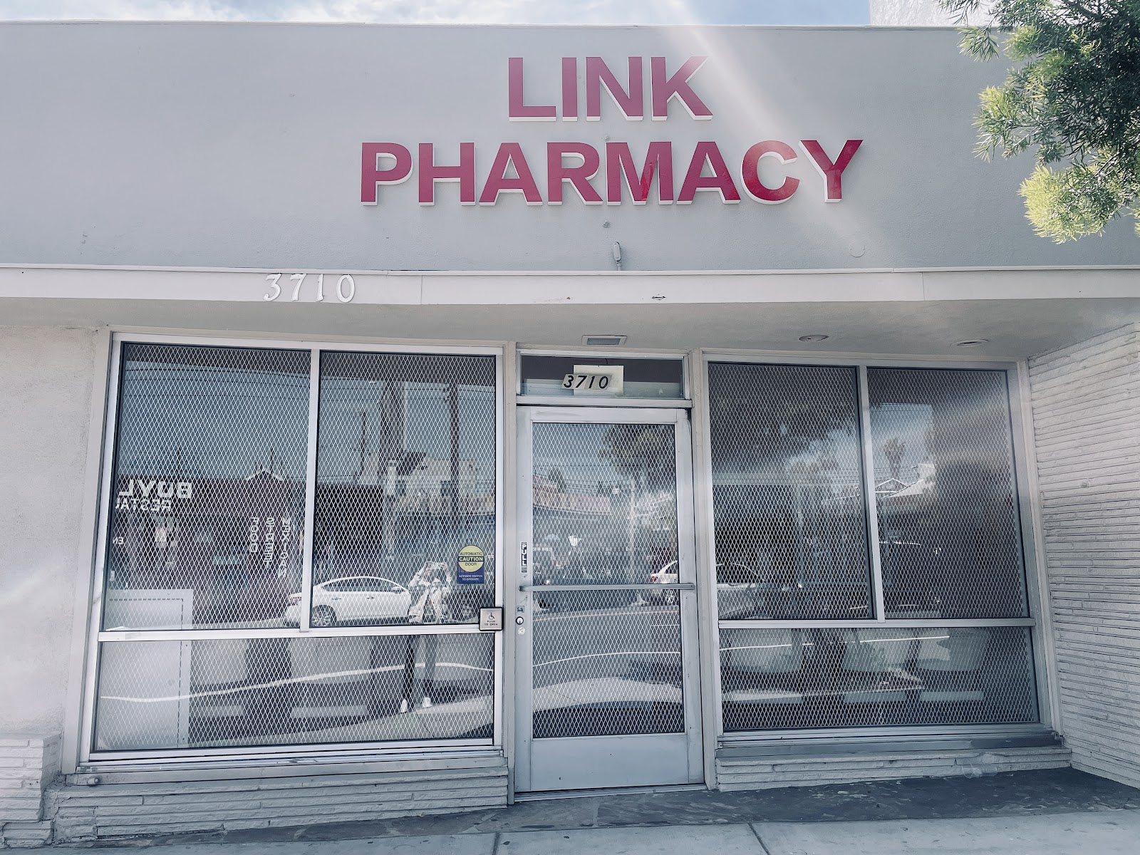 Link Pharmacy LA gallery 2