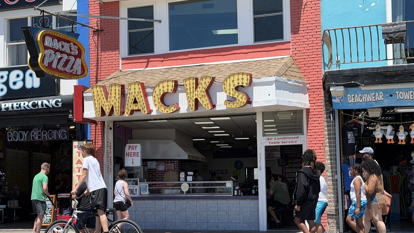 Mack's Pizza gallery 3