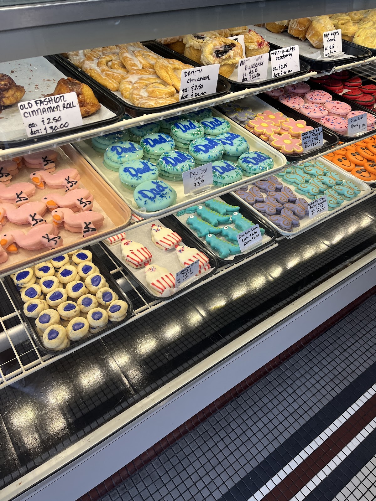 Savage's Bakery gallery 3
