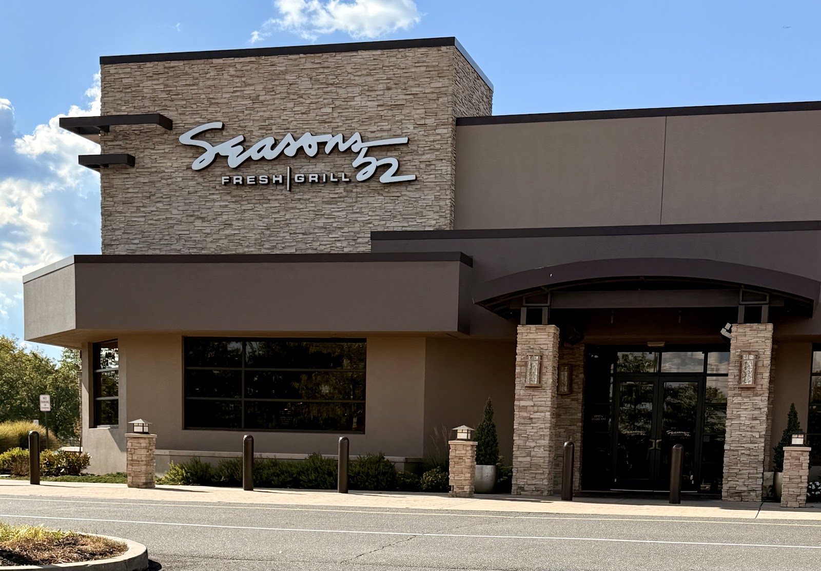 Seasons 52 gallery 3