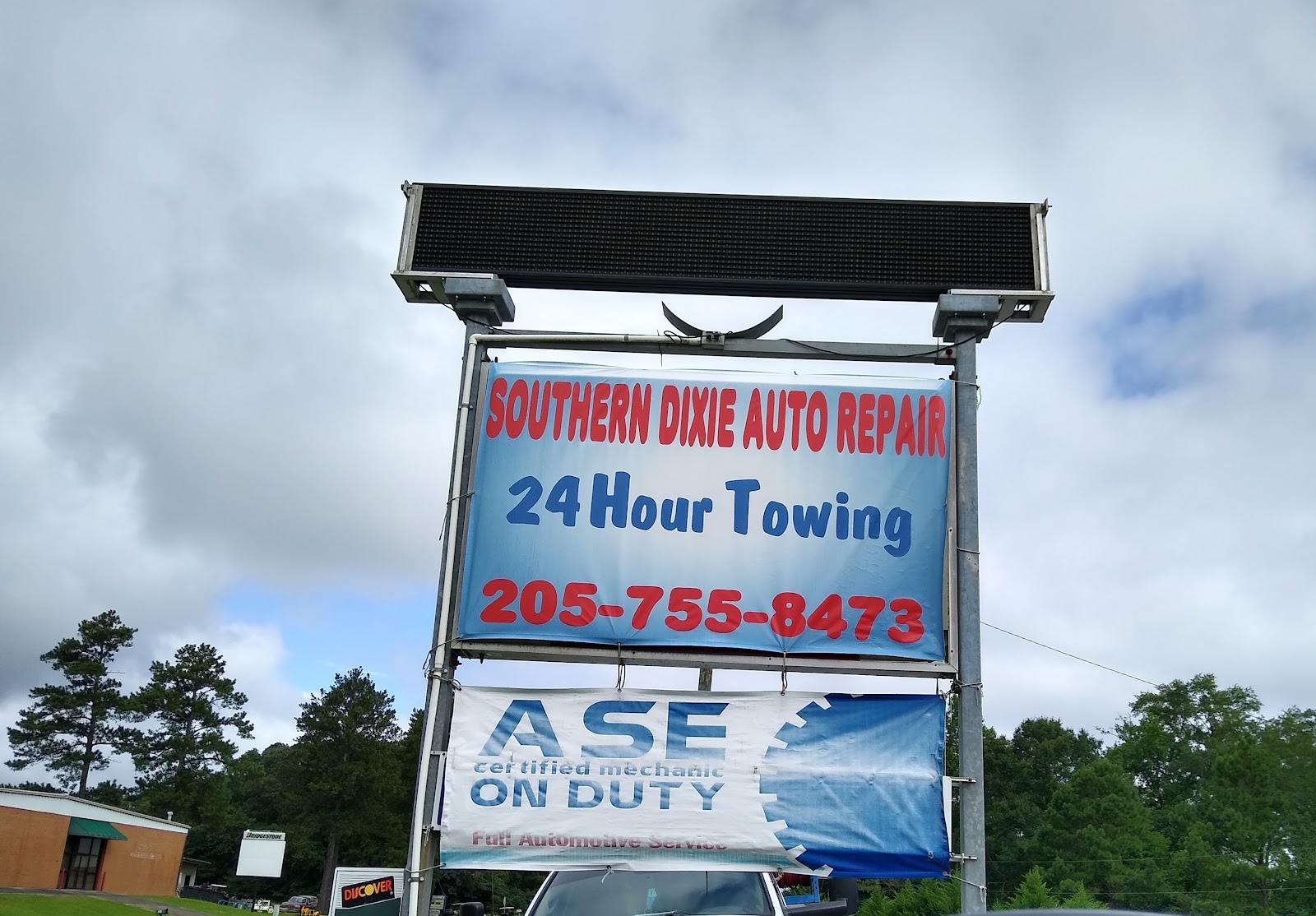 Southern Dixie Automotive 24 hour Towing gallery 1
