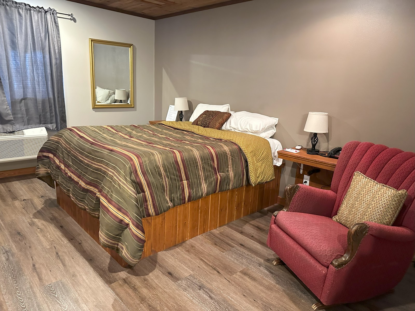 Timber Lodge Inn gallery 5