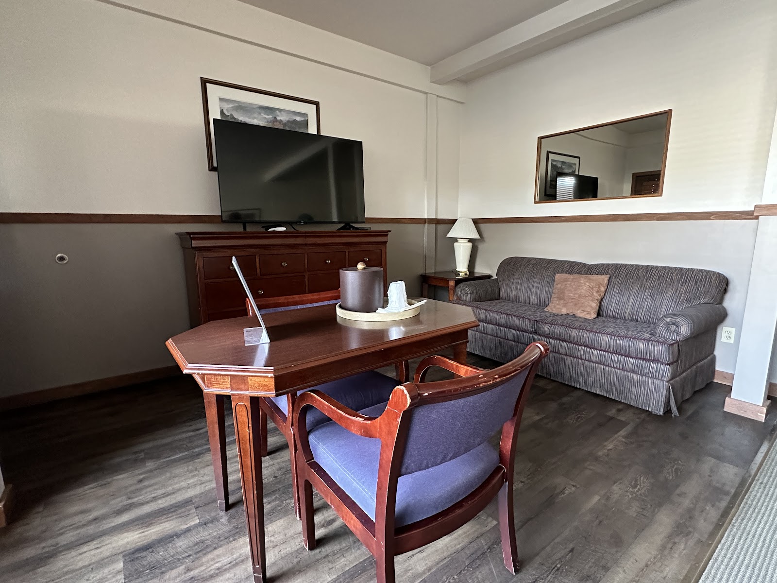 Timber Lodge Inn gallery 6