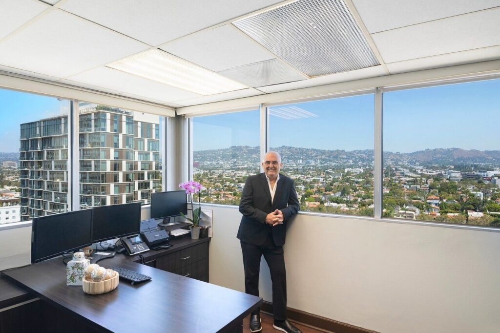Wilshire Smile Studio - Los Angeles Dentist, Cosmetic and Emergency Dentistry gallery 3
